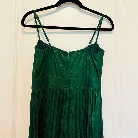 Lulus Women’s Chic Sensibility Dark Green Satin Jacquard Pleated Midi Dress Sz M - Picture 12 of 14